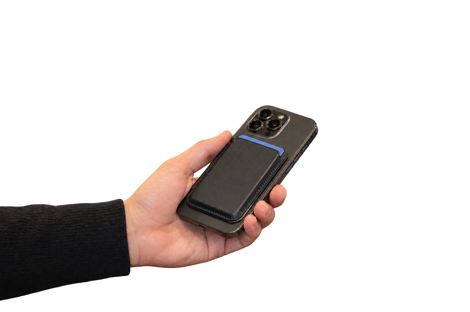 Mano sosteniendo un celular con el tarjetero negro colocado